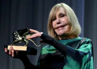 فينيسيا السينمائي يكرّم كيم النجمة الأسطورية نوفاك ويعرض إنتاجات سينمائية مؤثرة