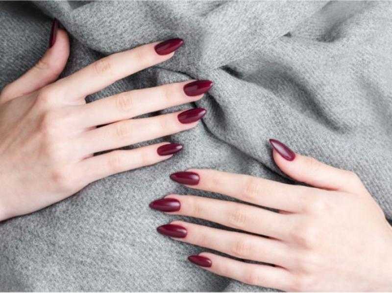 حكم الصلاة بالمناكير .. أمين الفتوى يوضح متى يجب إزالة طلاء الأظافر