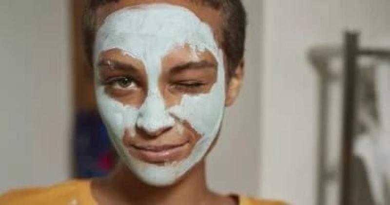 ترطيب طبيعى.. وصفات منزلية تعيد لبشرتك النعومة فى الشتاء
