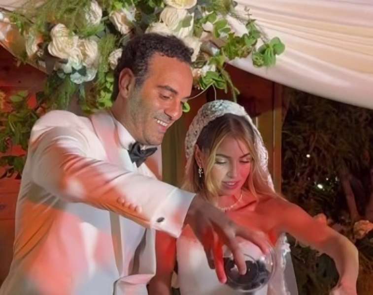 الفنانة هاجر السراج تحتفل بزفافها في حفل عائلي مميز