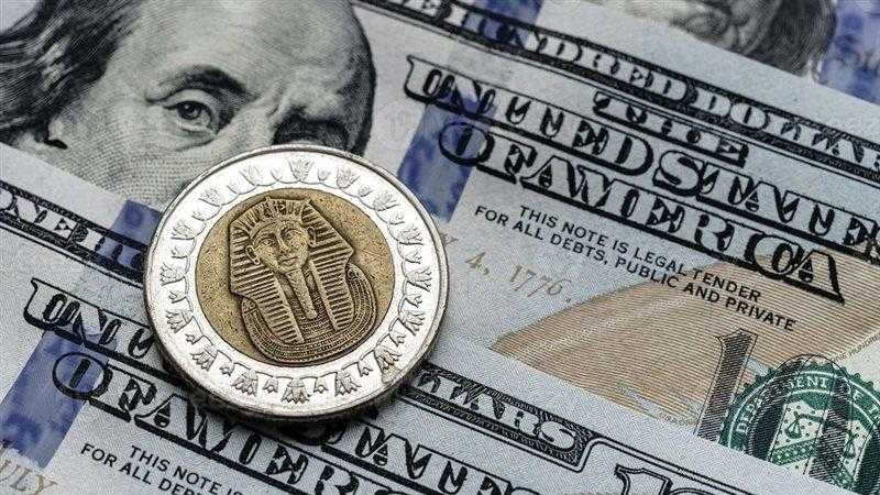 تراجع سعر الدولار أمام الجنيه المصري في تعاملات اليوم
