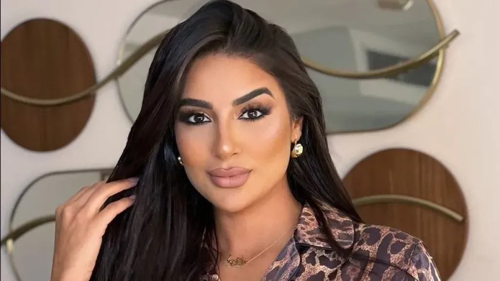 الفنانة جوري بكر