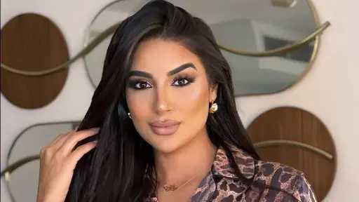 جوري بكر تشع أنوثة بإطلالة أنيقة في صورة تجمعها بصغيرها على إنستجرام