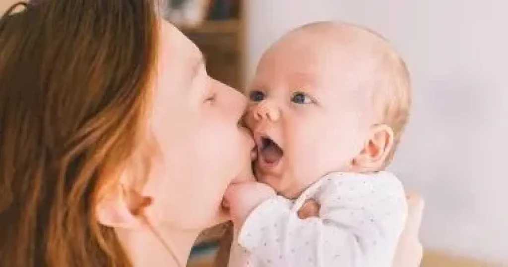 التهاب الفم الناجم عن فيروس الهربس البسيط.. كيف تحمي طفلك من هذه العدوى الشائعة؟