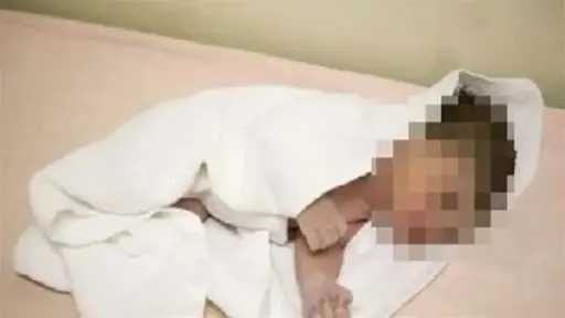الدم بقي ميه.. ضبط ربة منزل ألقت رضيعتها فى صندوق قمامة بقنا