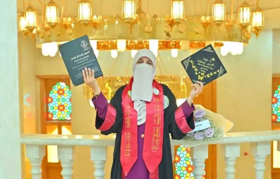 باحثة بجامعة الأزهر ترثي زوجها الراحل بكلمات مؤثرة خلال مناقشة رسالة الماجستير بعد 10 سنوات من وفاته