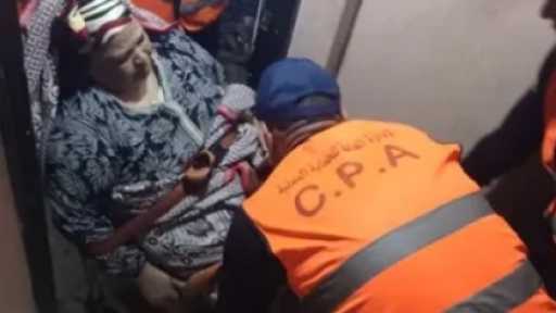 الأمن يتدخل لإنقاذ مُسنة غير قادرة على الحركة في البحيرة