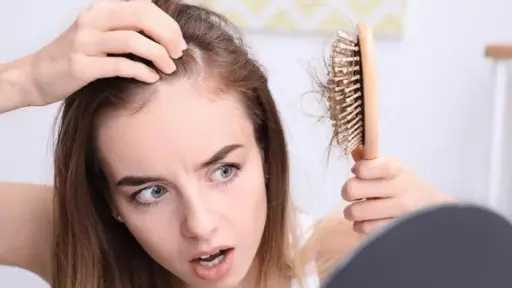 تساقط الشعر .. العادات اليومية التي تؤثر على صحة شعرك