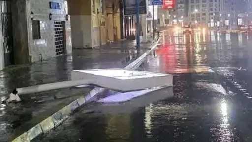 أمطار غزيرة تضرب الساحل الشمالي بشكل مفاجئ