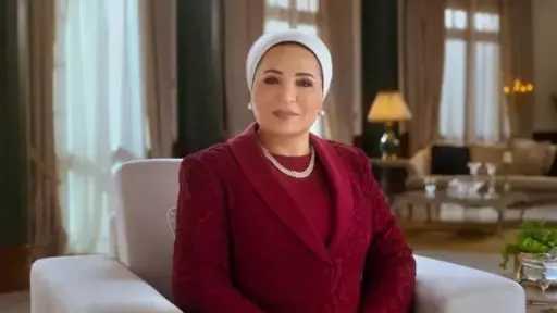 السيدة انتصار السيسي تعبر عن شكرها لملكة إسبانيا بعد منحها وسام ”إيزابيل لاكاتوليكا”