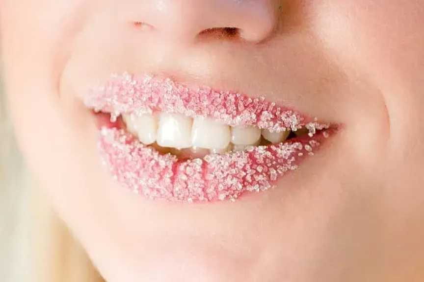 أسرار الحصول على شفاه وردية طبيعية بطريقة بسيطة وسريعة