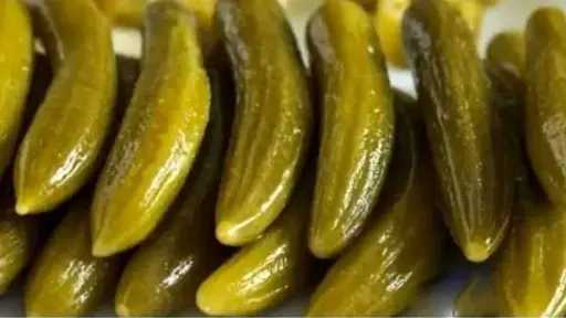 أسرار تحضير الخيار المخلل السريع بنكهات مميزة