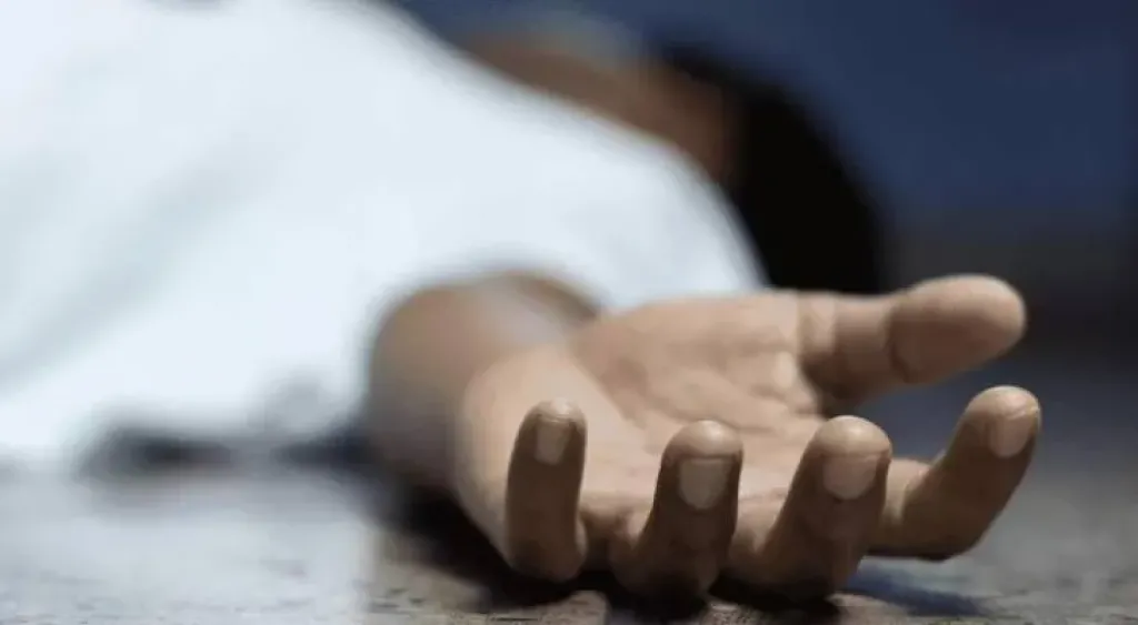 أب يقتل طفلته ويصيب شقيقتها ثم ينتحر في الإسكندرية