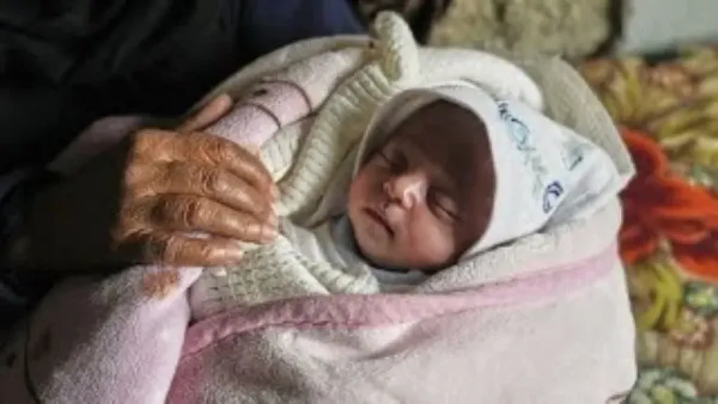طفلة رضيعة