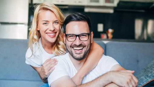 كيف تكونين زوجة سعيدة.. خطوات بسيطة لتحسين علاقتك الزوجية