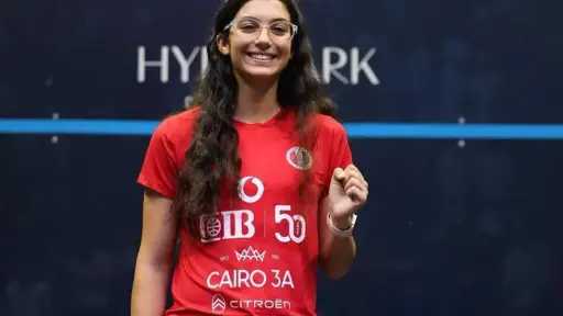أمينة عرفي .. البطلة المصرية تحطم 8 أرقام قياسية في الاسكواش بعمر 18 عامًا