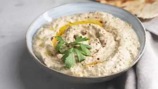 بابا غنوج بوصفة المطاعم.. السر وراء المذاق المدخن والقوام المثالي
