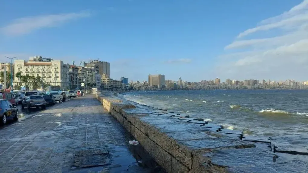 توقعات الطقس اليوم .. انخفاض درجات الحرارة وفرص أمطار