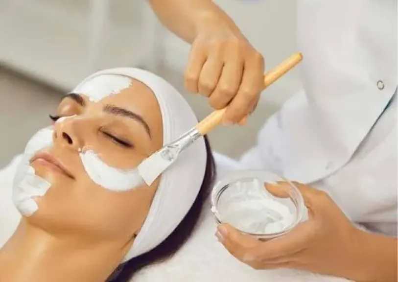 أسرار الزبادي.. وصفات طبيعية تمنح بشرتك توهجًا صحيًا بدون تكاليف كبيرة