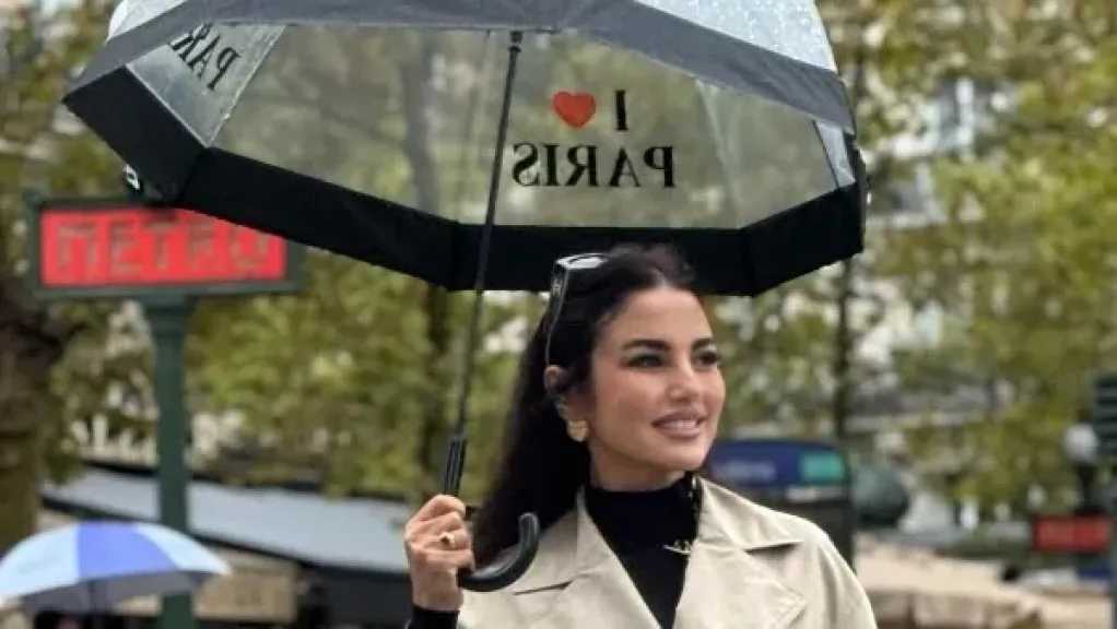 درة تخطف الأنظار بإطلالة كاجوال جريئة تتألق بالأحمر