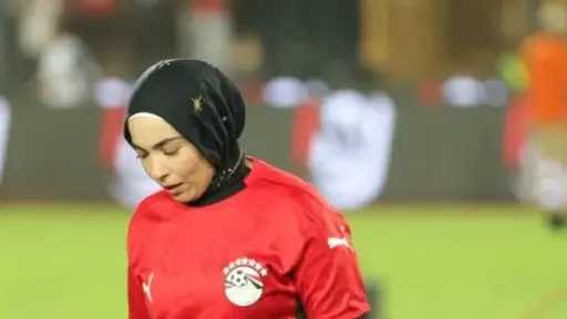 ماجي صلاح تحصد الأضواء بإطلالة بسيطة وحقيبة بملايين الجنيهات