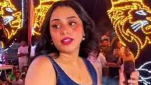 حادث تصادم بين سيارة المطربة رحمة ودراجة نارية دون إصابات بشارع البحر الأعظم