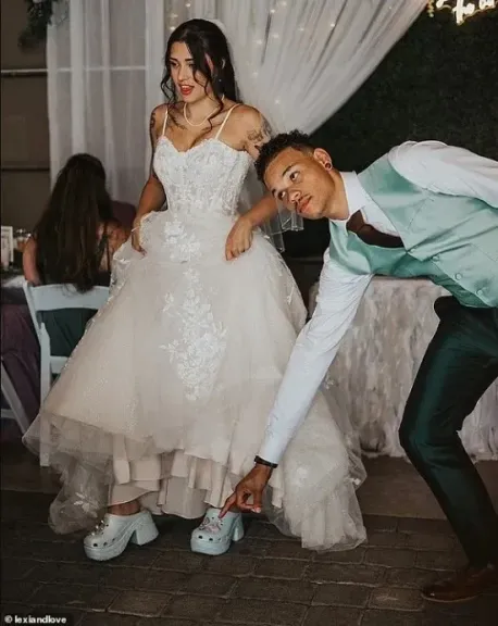 الشابة الأمريكية