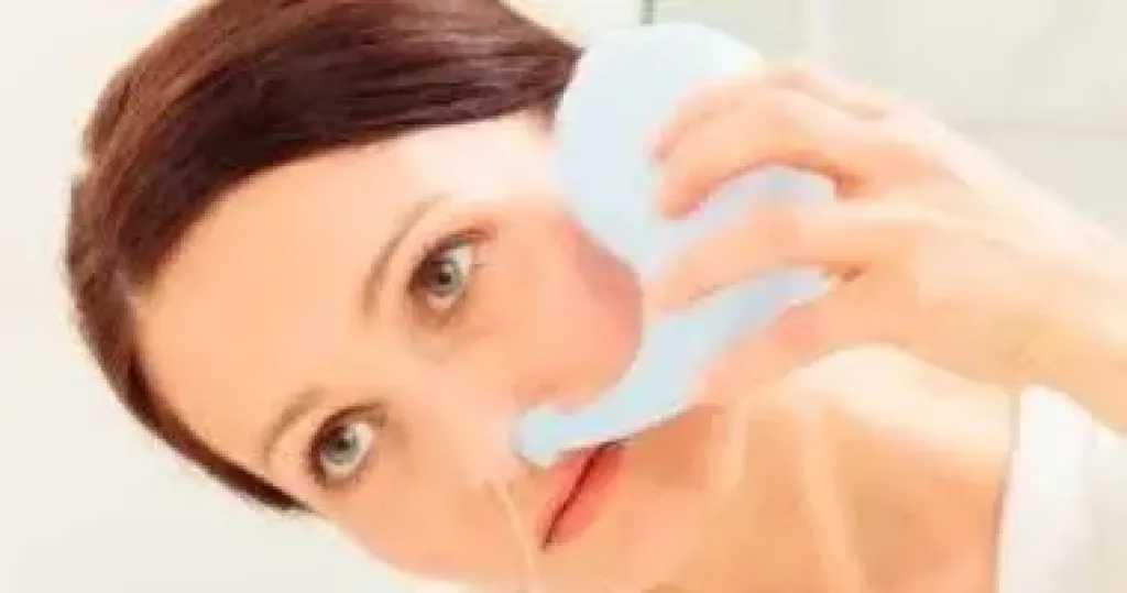 غسل الأنف بالمحلول الملحي.. حل بسيط لصحة أفضل تستفيد منه المرأة بشكل خاص