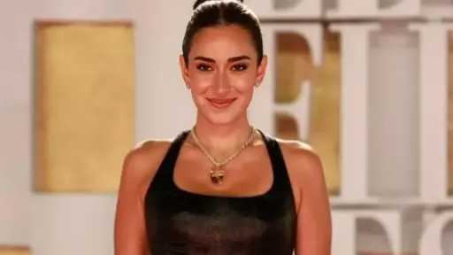أمينة خليل ترد على شائعات الحمل بعد ظهورها في مهرجان الجونة