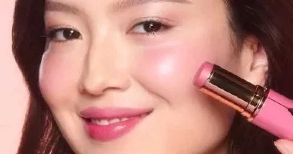 البلاشر.. سر إطلالة المرأة الساحرة لكل أشكال الوجه