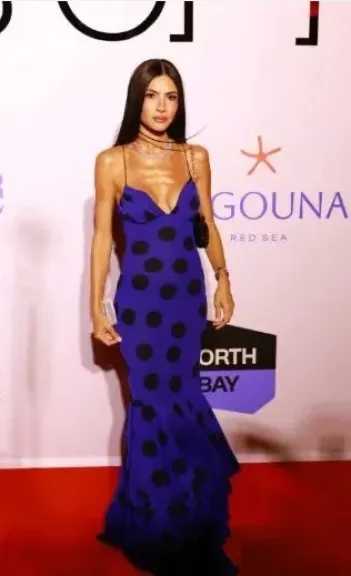 الأزرق الملكي.. صيحة شتاء وصيف 2026 بتوقيع مهرجان الجونة