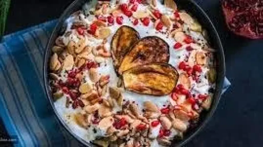 فتة الباذنجان بالرمان