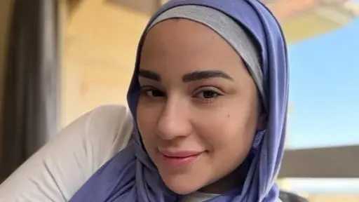 أسما شريف منير تعبر عن سعادتها بالحجاب