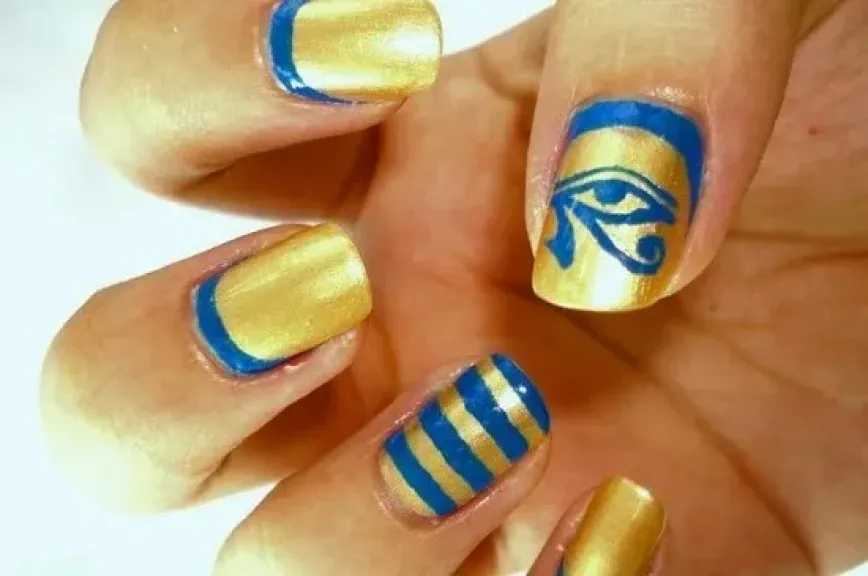 قبل افتتاح المتحف.. تألقى برسومات أظافر فرعونية أنيقة بخطوات بسيطة