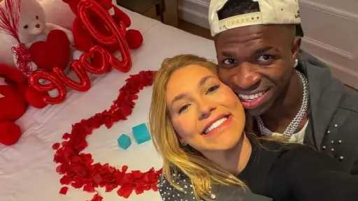 فينيسيوس جونيور وخطيبة الأحلام.. فيرجينيا فونسيكا تخطف الأنظار بقصة حب مذهلة فينيسيوس جونيور وخطيبة الأحلام.. فيرجينيا فونسيكا تخطف الأنظار بقصة حب مذهلة