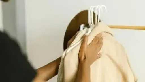 تعلمي أسرار تنظيم خزانة ملابسك لاستقبال الشتاء بسهولة وذكاء تعلمي أسرار تنظيم خزانة ملابسك لاستقبال الشتاء بسهولة وذكاء