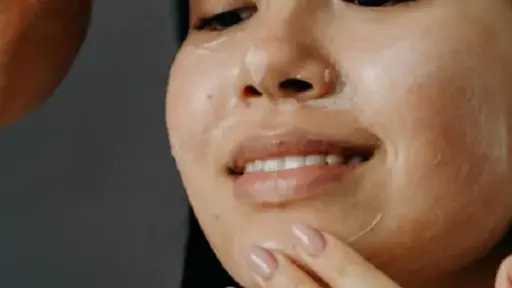 طرق طبيعية لتعزيز جمال المرأة وترطيب البشرة في الشتاء والخريف طرق طبيعية لتعزيز جمال المرأة وترطيب البشرة في الشتاء والخريف