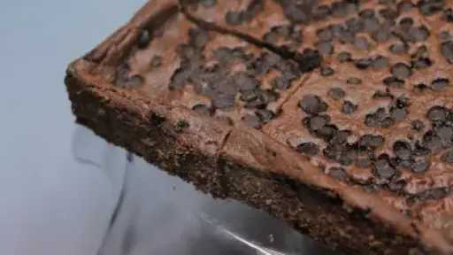 استمتعي بطعم لا يقاوم مع وصفة البراونيز الصحية المناسبة استمتعي بطعم لا يقاوم مع وصفة البراونيز الصحية المناسبة