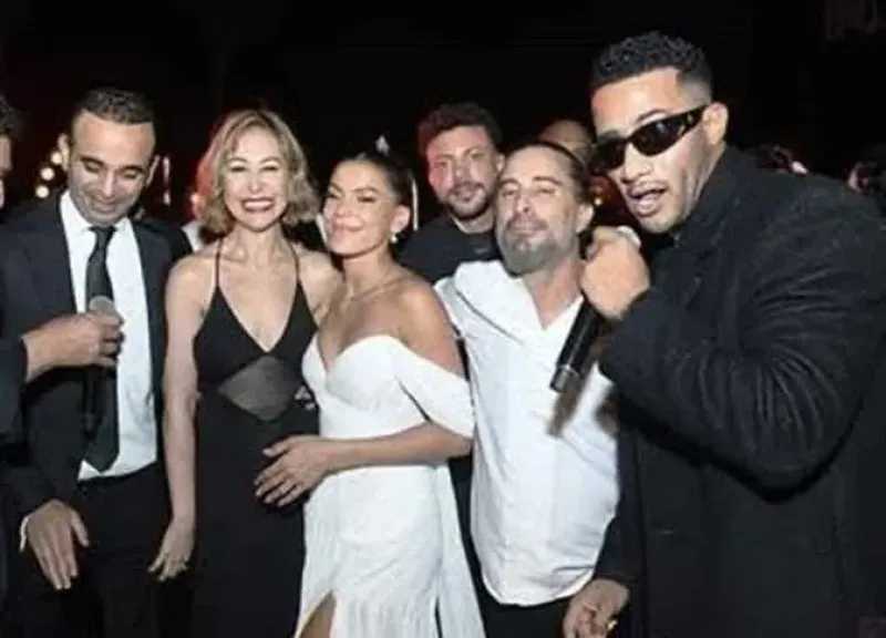 زفاف المخرج هادي الباجوري.. منة شلبي تخطف الأنظار في أول ظهور مع... زفاف المخرج هادي الباجوري.. منة شلبي تخطف الأنظار في أول ظهور مع زوجها