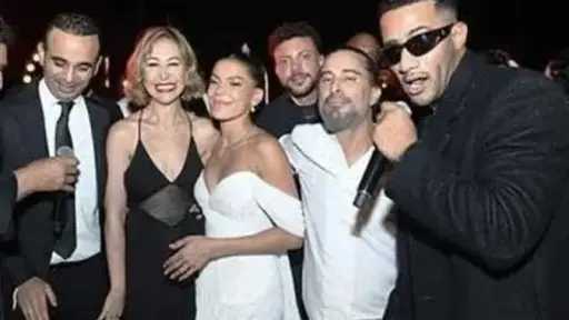 زفاف المخرج هادي الباجوري.. منة شلبي تخطف الأنظار في أول ظهور مع... زفاف المخرج هادي الباجوري.. منة شلبي تخطف الأنظار في أول ظهور مع زوجها