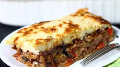 المسقعة بالبشاميل.. لمسة مميّزة لطبق كلاسيكي يعشقه الجميع المسقعة بالبشاميل.. لمسة مميّزة لطبق كلاسيكي يعشقه الجميع