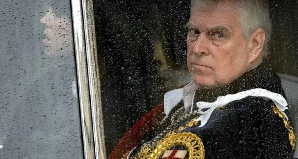 ترند بريطانيا ..الملك يجرد شقيقة من القابه ويطرده من القصر بسبب فضائحه... ترند بريطانيا ..الملك يجرد شقيقة من القابه ويطرده من القصر بسبب فضائحه الجنسية مع فتاة منتحرة