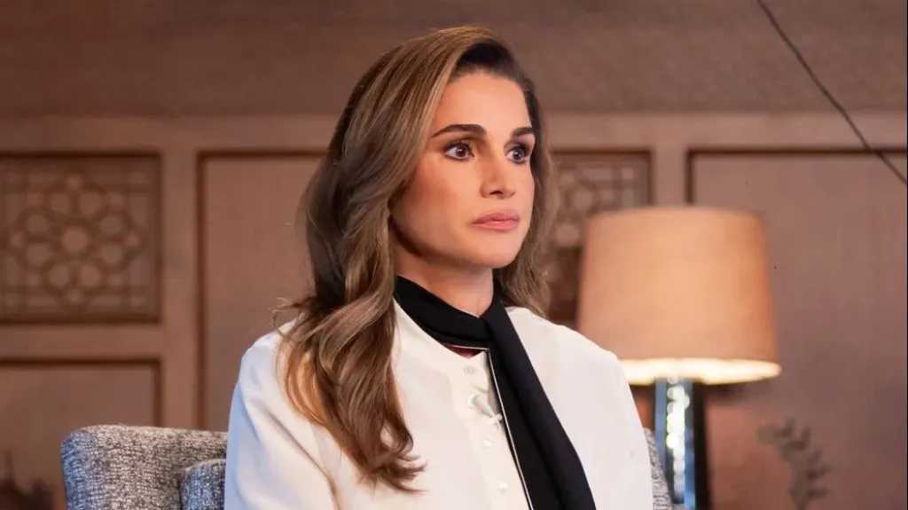 الملكة رانيا تتألق في افتتاح المتحف المصري الكبير.. أيقونة الأناقة وجمال المرأة العربية