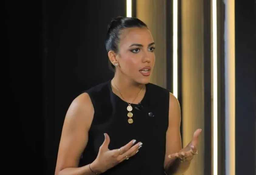 اسارة عصام تكشف أسرار رحلتها من إنجلترا إلى العالمية.. ”زعلانة على حال كرتنا النسائية”