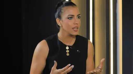 اسارة عصام تكشف أسرار رحلتها من إنجلترا إلى العالمية.. ”زعلانة على حال كرتنا النسائية”