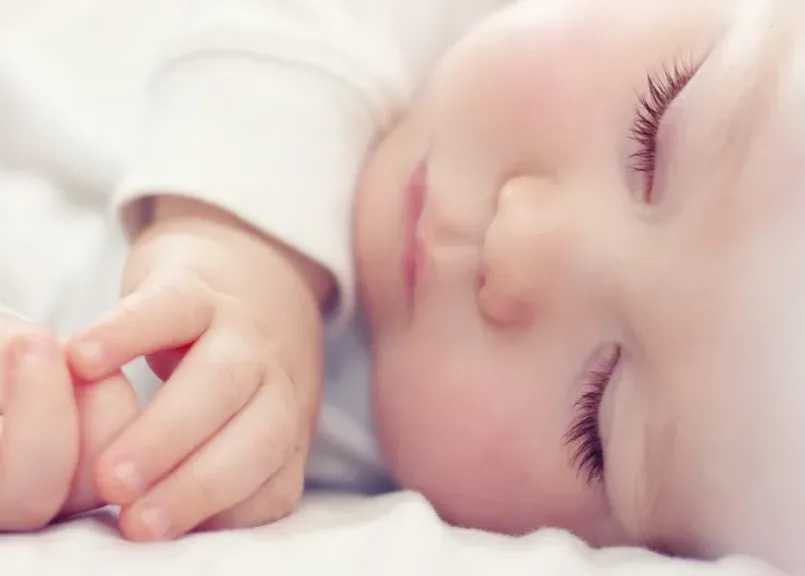 للأمهات.. دليل شامل للعناية ببشرة طفلك: لحماية ونضارة طويلة الأمد