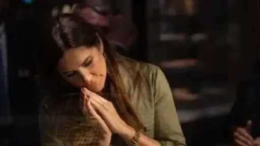 ملكة الدنمارك تستكشف عراقة مصر.. الديوان الملكى ينشر فوتوسيشن للملكة أمام الأهرامات