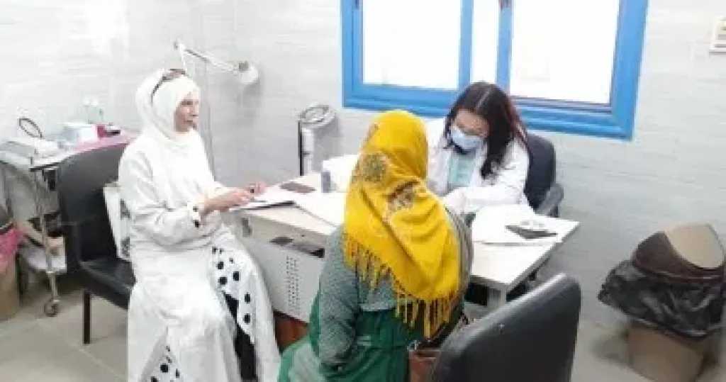 هل يجوز الذهاب لطبيب رجل أمهر من الطبيبة المرأة؟.. دار الإفتاء تجيب