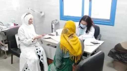 هل يجوز الذهاب لطبيب رجل أمهر من الطبيبة المرأة؟.. دار الإفتاء تجيب