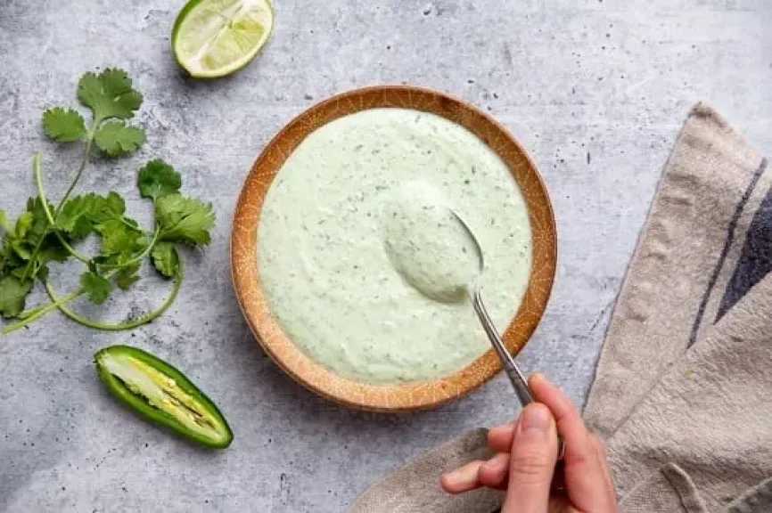 اكتشفي أسرار الصلصات المثالية لتقديم اللحوم المشوية برونق استثنائي على مائدتك